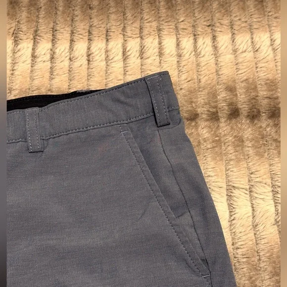 IZOD Golf Men’s Shorts 
Size 36 - Picture 6 of 8